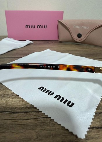 Miu Miu Paris Sokak Stili Gözlüğü - Görsel 5