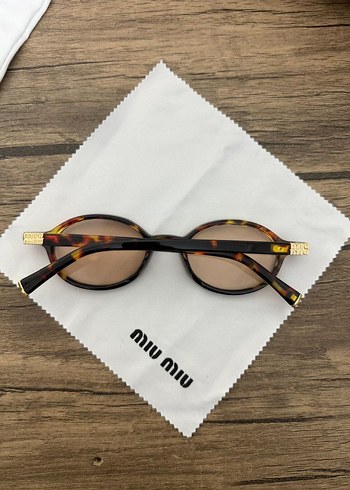 Miu Miu Paris Sokak Stili Gözlüğü - Görsel 6