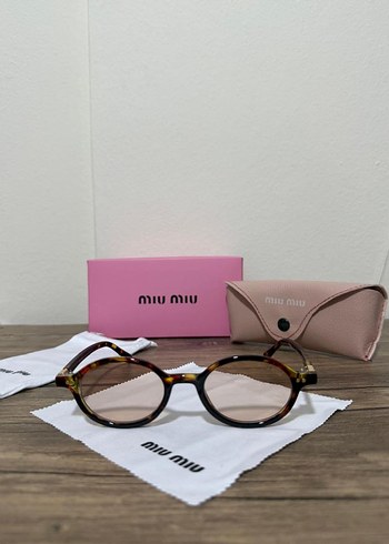 Miu Miu Paris Sokak Stili Gözlüğü - Görsel 2
