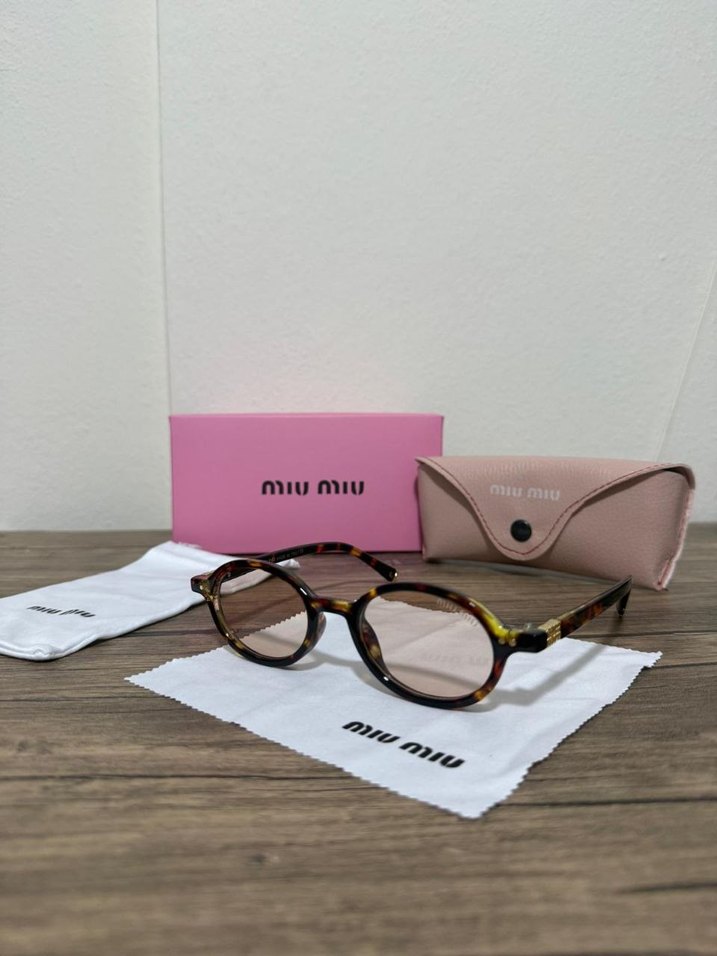 Miu Miu Paris Sokak Stili Gözlüğü - Görsel 3