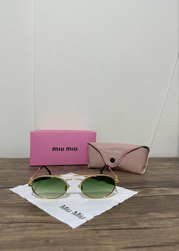 Miu Miu Altın Çerçeveli Pastel Kadın Güneş Gözlüğü - Görsel 2