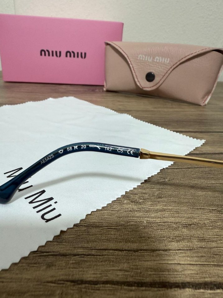 Miu Miu Altın Çerçeveli Pastel Kadın Güneş Gözlüğü - Görsel 4