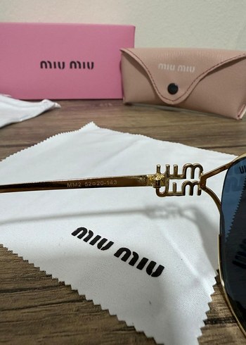 Miu Miu Pastel Mavi Parlak Kadın Güneş Gözlüğü - Görsel 5
