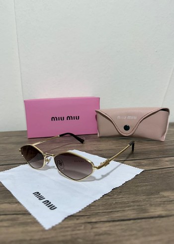 Pastel Bej Parlak Miu Miu Kadın Güneş Gözlüğü - Görsel 2