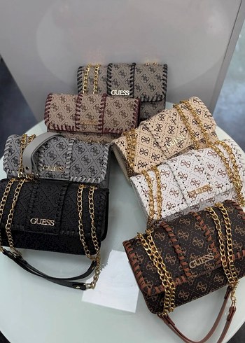 Guess Zincir Detaylı Nakışlı Gri Kadın Çanta