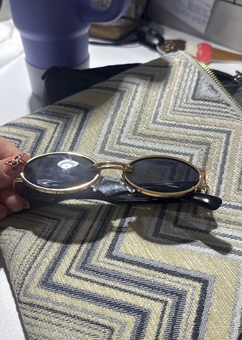 Altın Tokalı Gri Oval Kadın Güneş Gözlüğü - Görsel 2