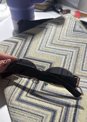 Altın Tokalı Gri Oval Kadın Güneş Gözlüğü - Görsel 3