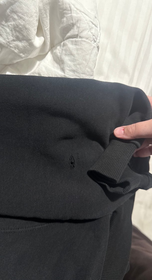 Erkek Siyah Pul Detaylı Kapüşonlu Sweatshirt - Görsel 3