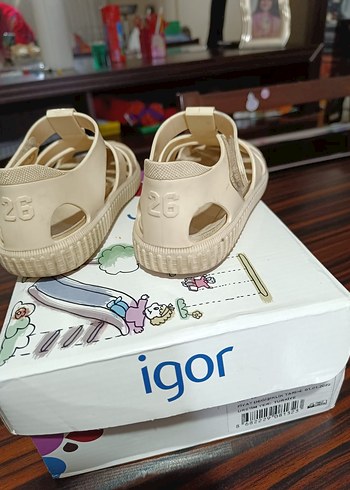 26 Beden Igor Kız Çocuk Bej Kaydırmaz Terlik