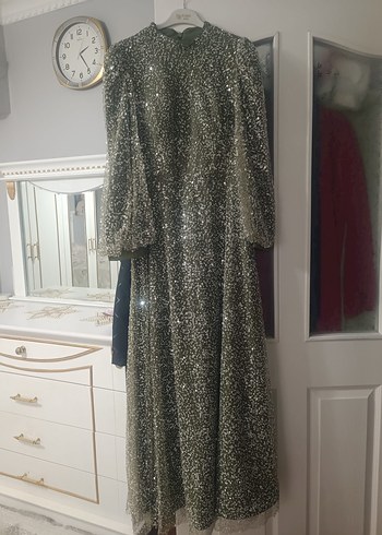 Çağla yeşili renginden tesettür abiye - Görsel 2