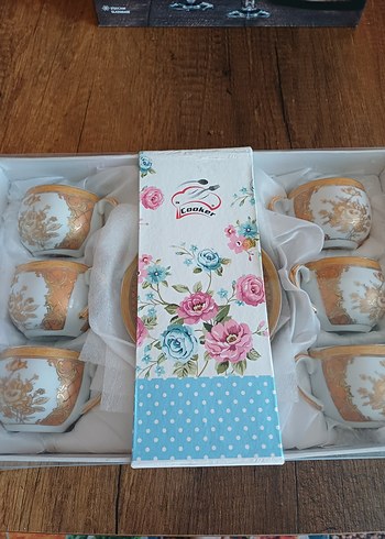 Altın Detaylı Porselen Fincan ve Tabak Seti - Görsel 3