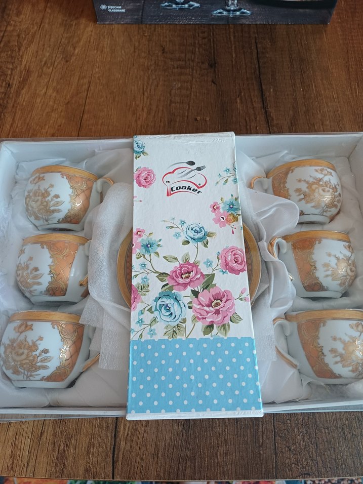 Altın Detaylı Porselen Fincan ve Tabak Seti - Görsel 3