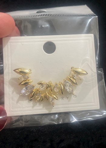 Altın Renkli Mini Çiçek Desenli Küpe - Görsel 2