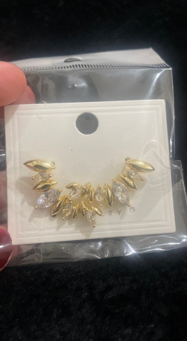 Altın Renkli Mini Çiçek Desenli Küpe - Görsel 2