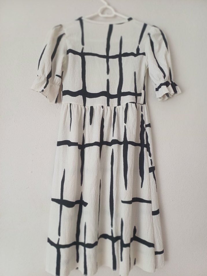 Kız cocuk Beyaz Siyah Desenli Uzun Elbise - Görsel 2