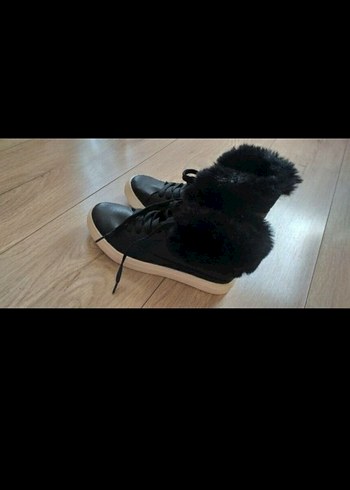 Siyah Kürklü Çocuk Bot - Görsel 2