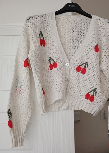 Nakışlı Beyaz Mini Triko Hırka
