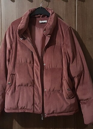 Tatlı pembe şişme mont