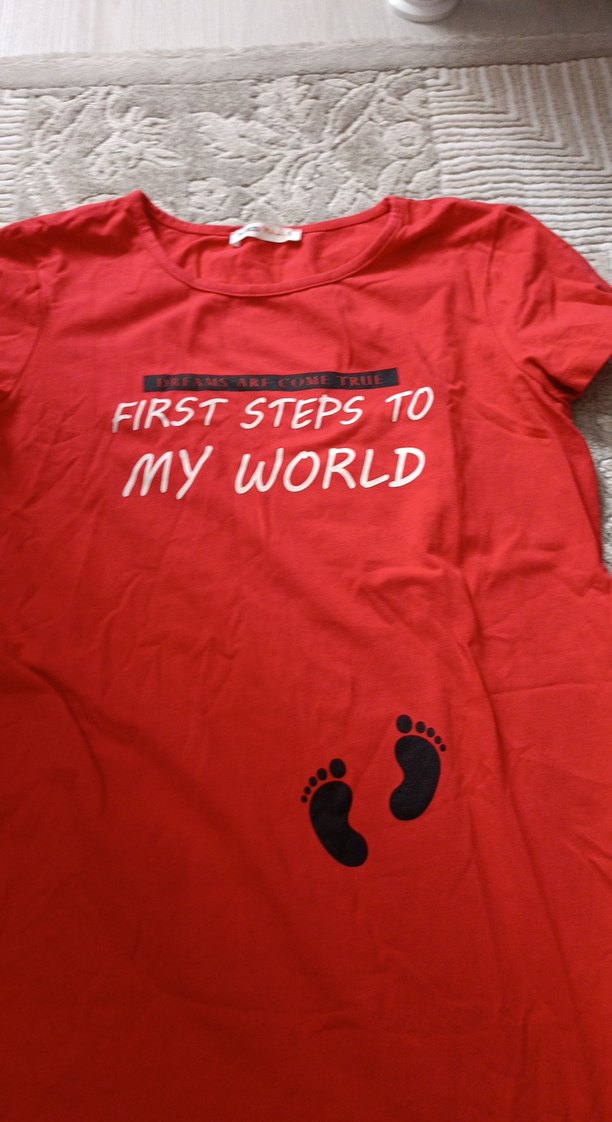 Kısa Kollu Kırmızı Baskılı Hamile Tişörtü - Görsel 2