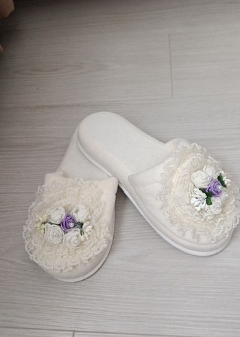 Dantel Detaylı Beyaz Kadın Terlik - Görsel 4