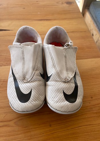 28 Beden Nike çocuk futbol krampon