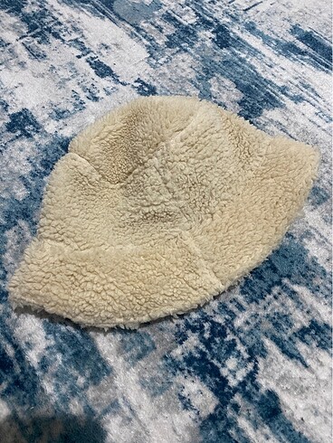 Peluş şapka