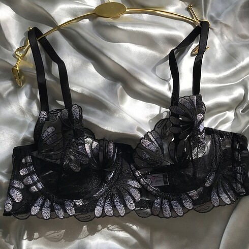 m Beden Black lily bralette