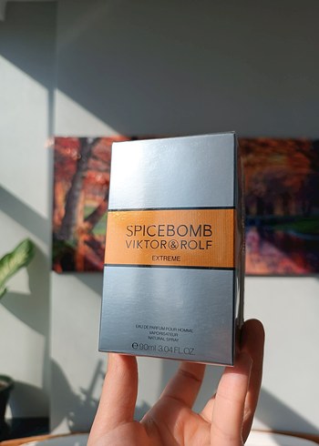 Spicebomb ve PRADA PARADOXE intense