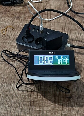  Beden Renk TFA Charge-It Wireles Çalar Saat Kablosuz Şarj Standı 