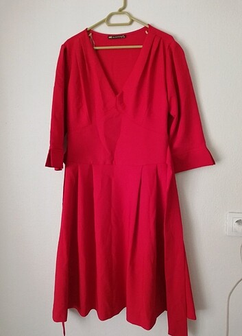 Diğer Kırmızı Elbise 
