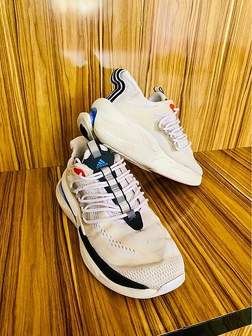Adidas Alphaboost V1