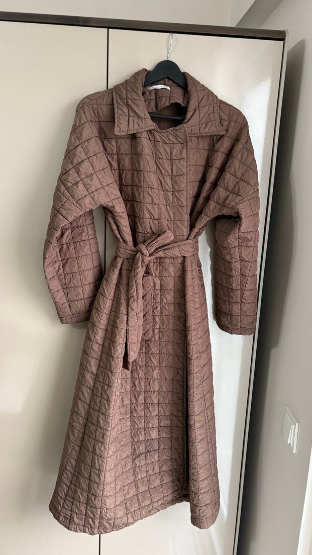 Kemerli Uzun Kadın kapitone Kaban - Görsel 2