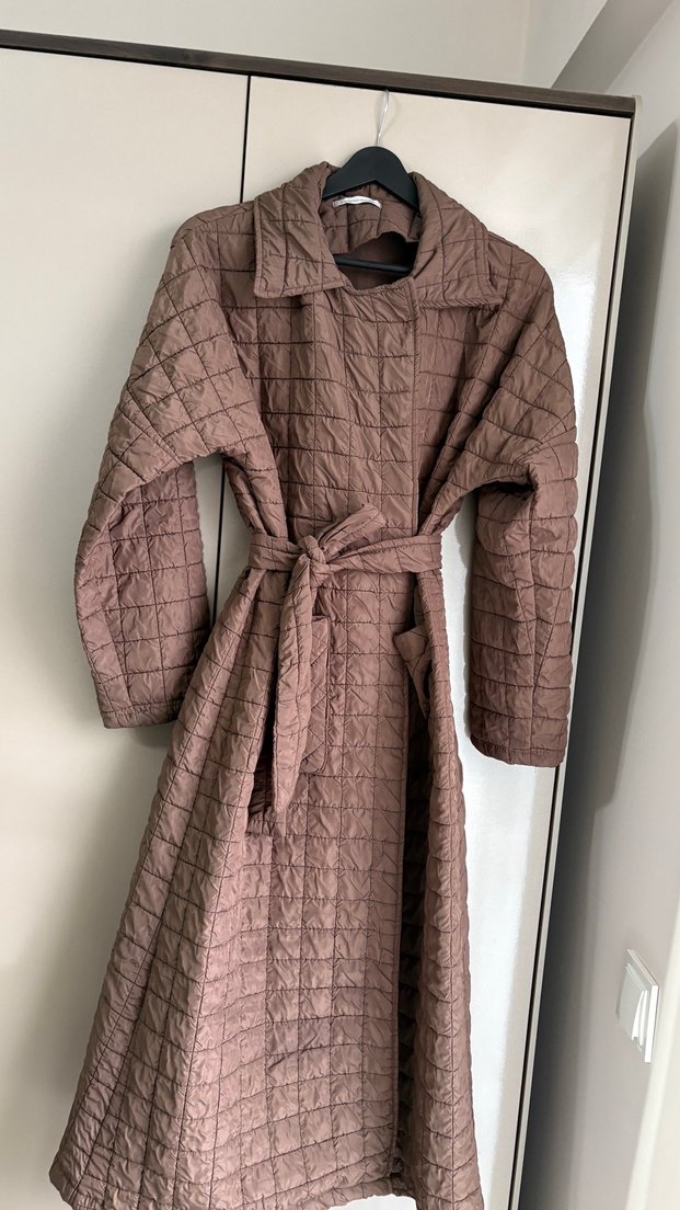 Kemerli Uzun Kadın kapitone Kaban - Görsel 3