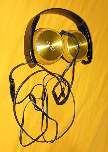 Altın Renkli Kablolu Kulaklık - Görsel 3