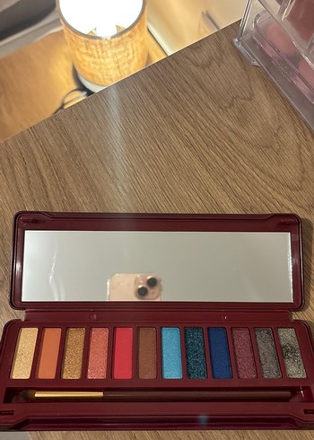 LYKD Scarlet Luster Göz Farı Paleti - Görsel 2