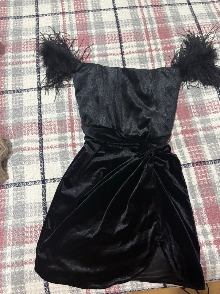 Tüylü Siyah Kısa Elbise - Görsel 2