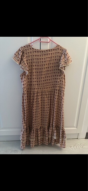 LC Waikiki Fiyonk desenli elbise