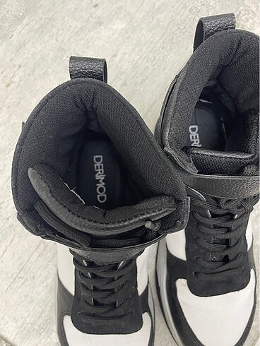 36 Beden siyah Renk Derimod sneaker