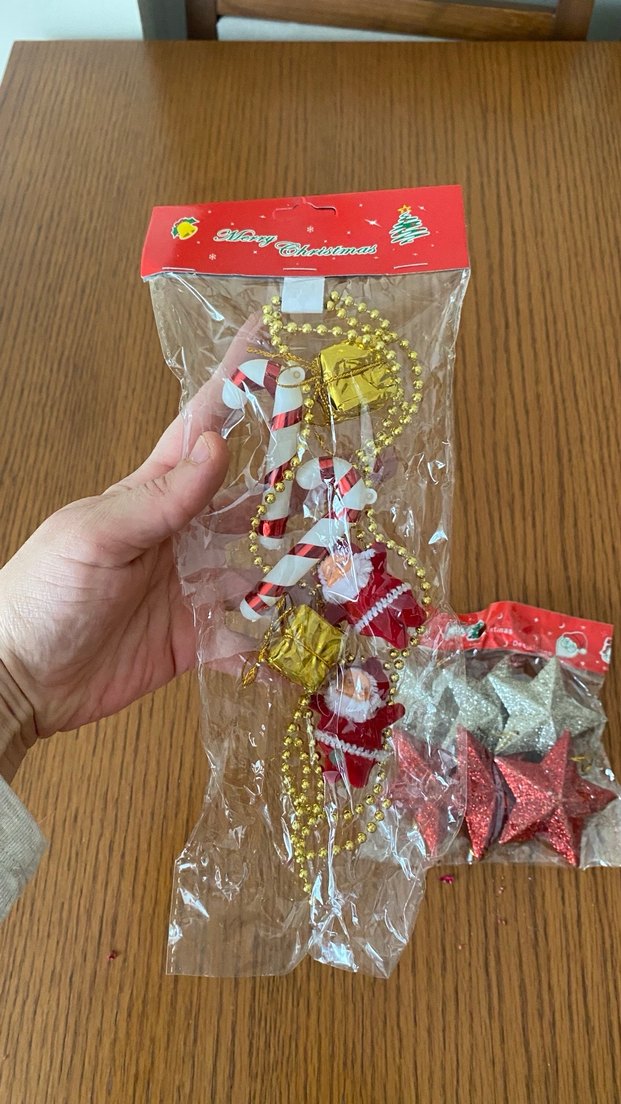 Renkli Yılbaşı Süsleri ve Yıldızlar - Görsel 2