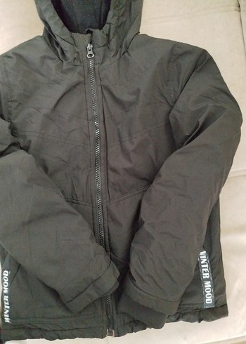 Erkek Çocuk Siyah Kapüşonlu Fermuarlı Mont - Görsel 3