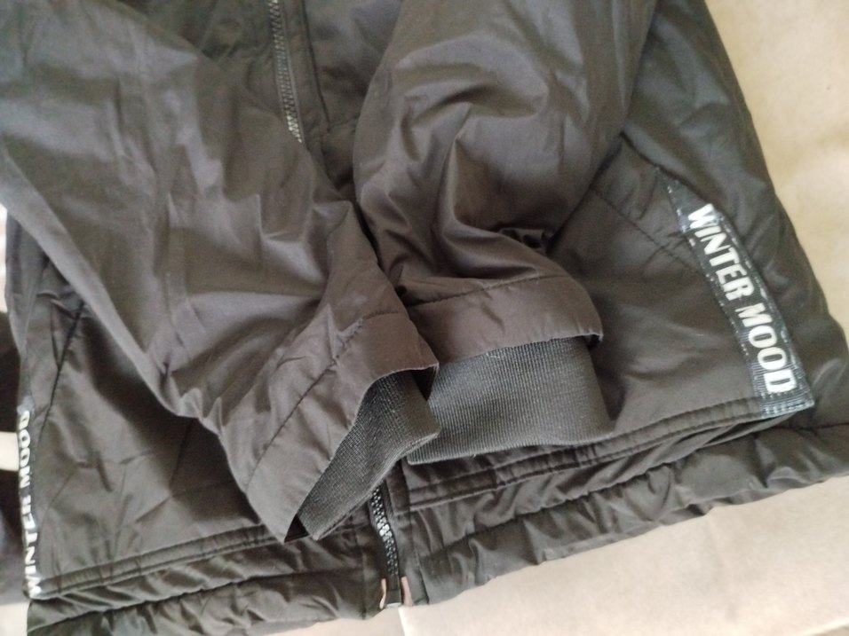 Erkek Çocuk Siyah Kapüşonlu Fermuarlı Mont - Görsel 2