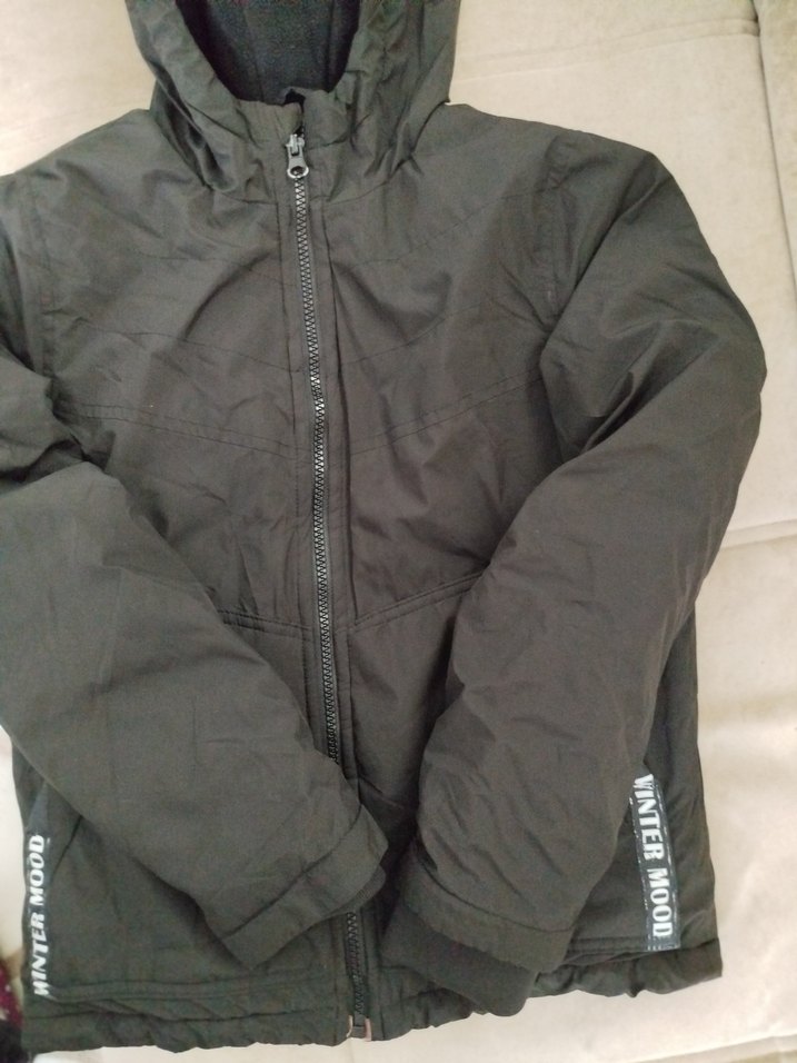 Erkek Çocuk Siyah Kapüşonlu Fermuarlı Mont - Görsel 3