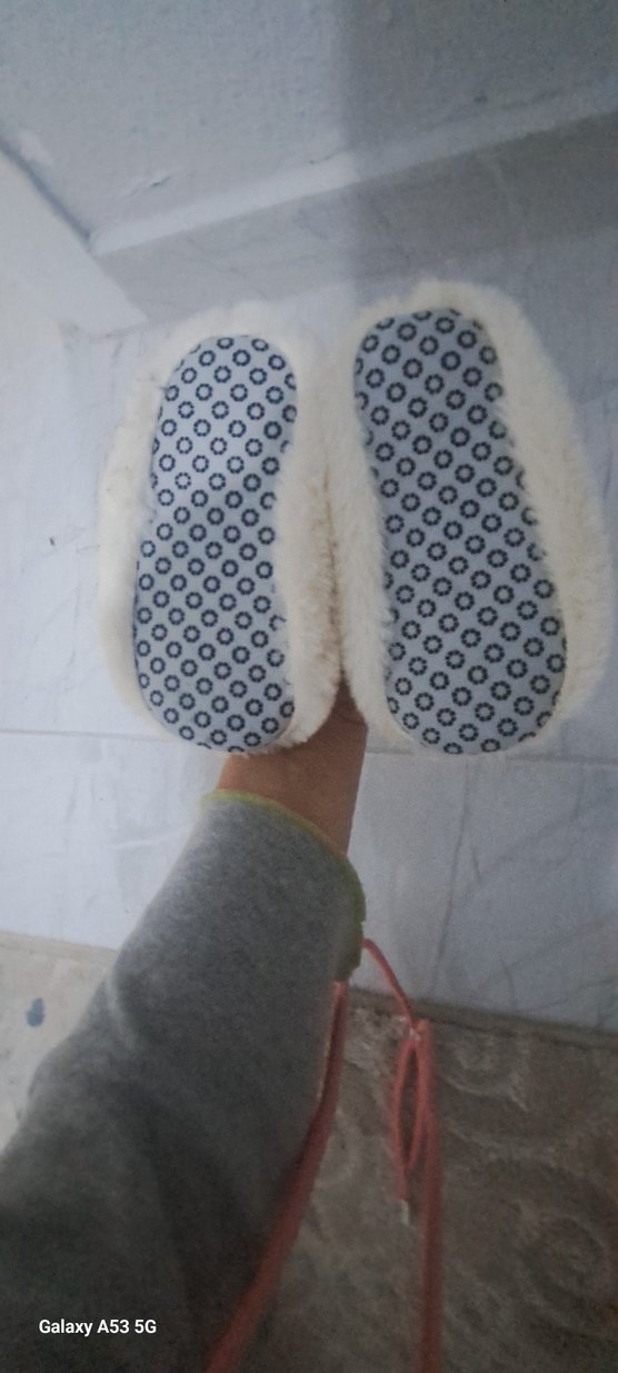 Kız Çocuk Beyaz Nakışlı Sıcak Ev Terliği - Görsel 2