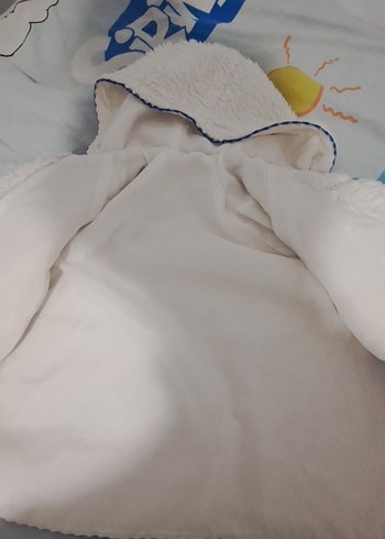 Kapüşonlu Beyaz Kürk Detaylı Erkek Çocuk Kabanı - Görsel 3