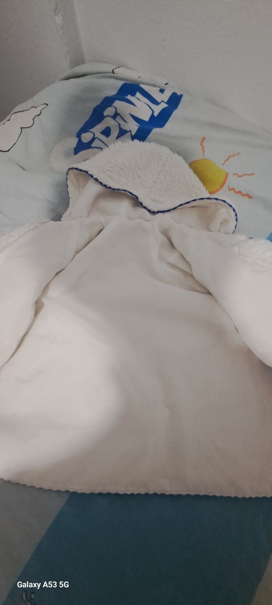 Kapüşonlu Beyaz Kürk Detaylı Erkek Çocuk Kabanı - Görsel 3