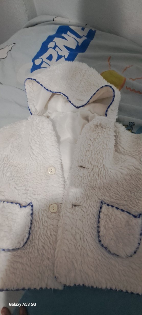 Kapüşonlu Beyaz Kürk Detaylı Erkek Çocuk Kabanı - Görsel 4