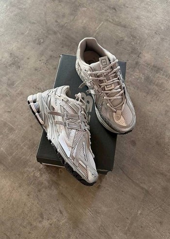 New Balance 1906R Silver