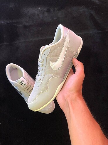 Nike Bez Spor Ayakkabı