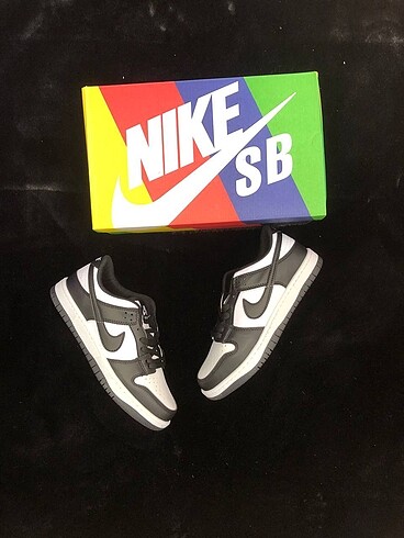 Nike SB Dunk Low Panda