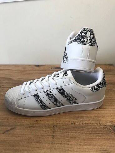 42 Beden beyaz Renk Adidas Süperstar